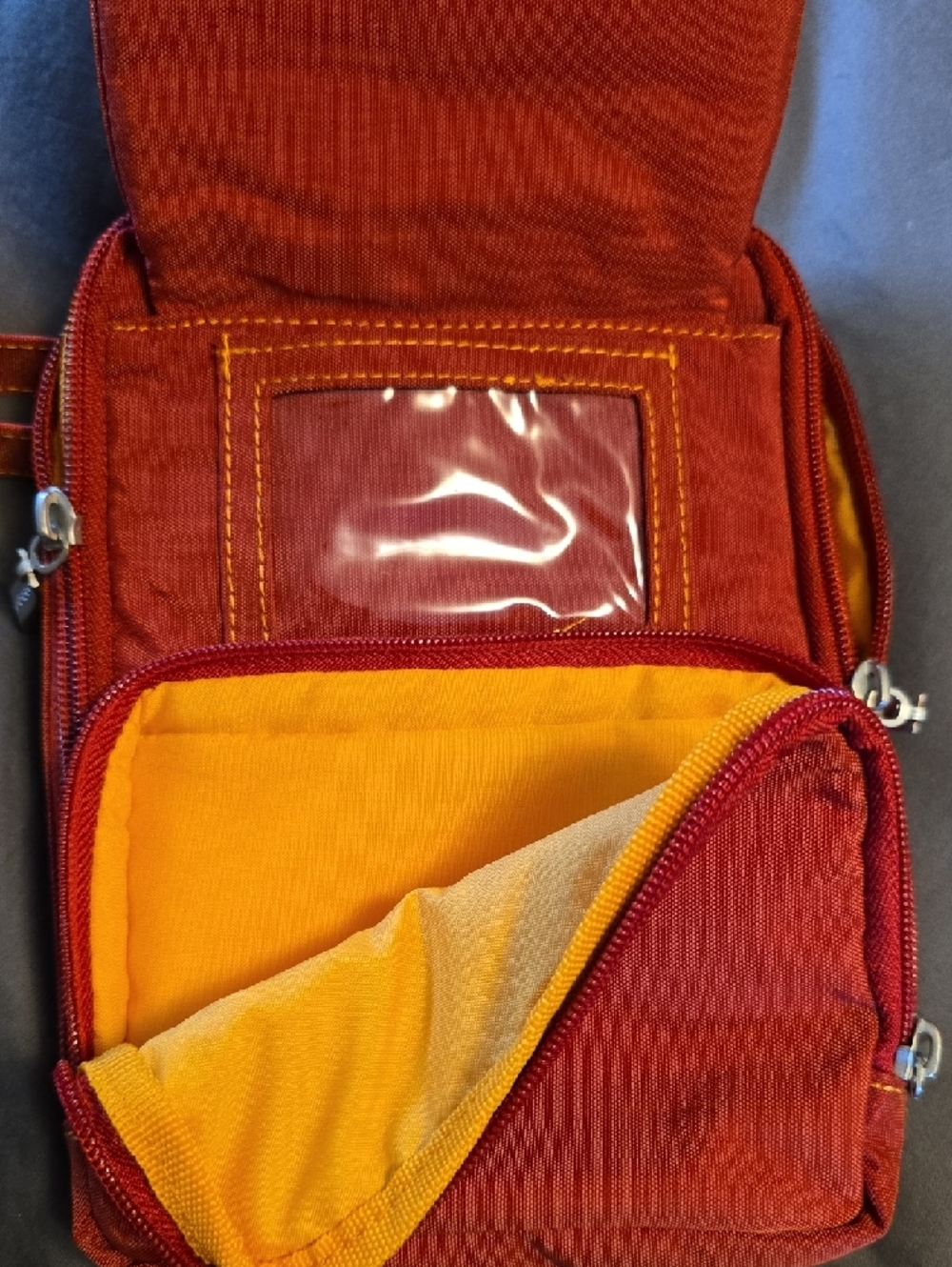 Red Baggallini Crossbody Organizer Bag purse - Picture 3 of 6